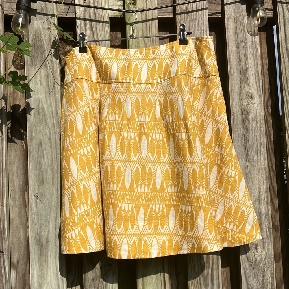 Linen skirt yellow white pattern size zip & pockets!! Size 10
